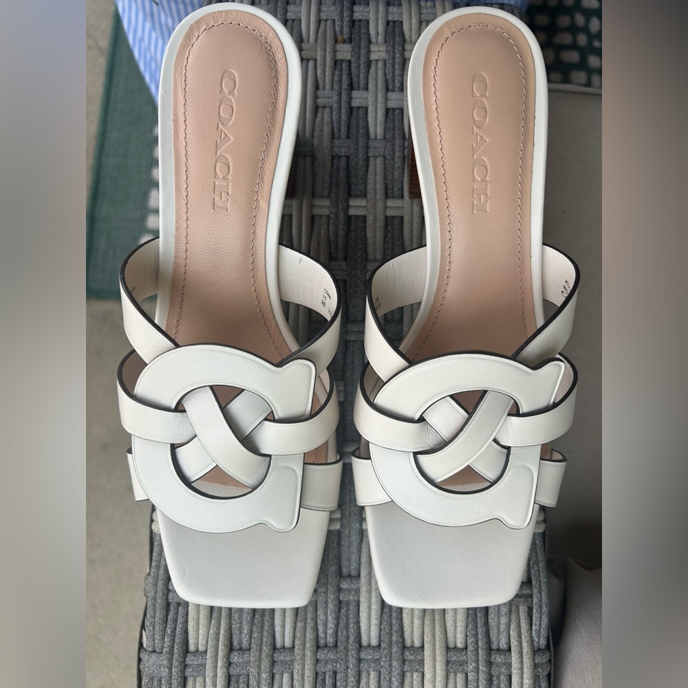 NWOB Coach Nikki Sandals Size 9